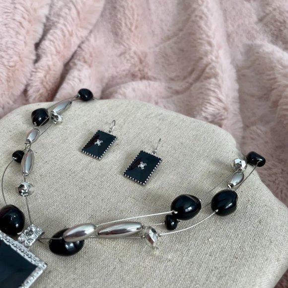 Beautiful Silver and Enamel Block Earring & Necklace Set - Picture 4 of 10